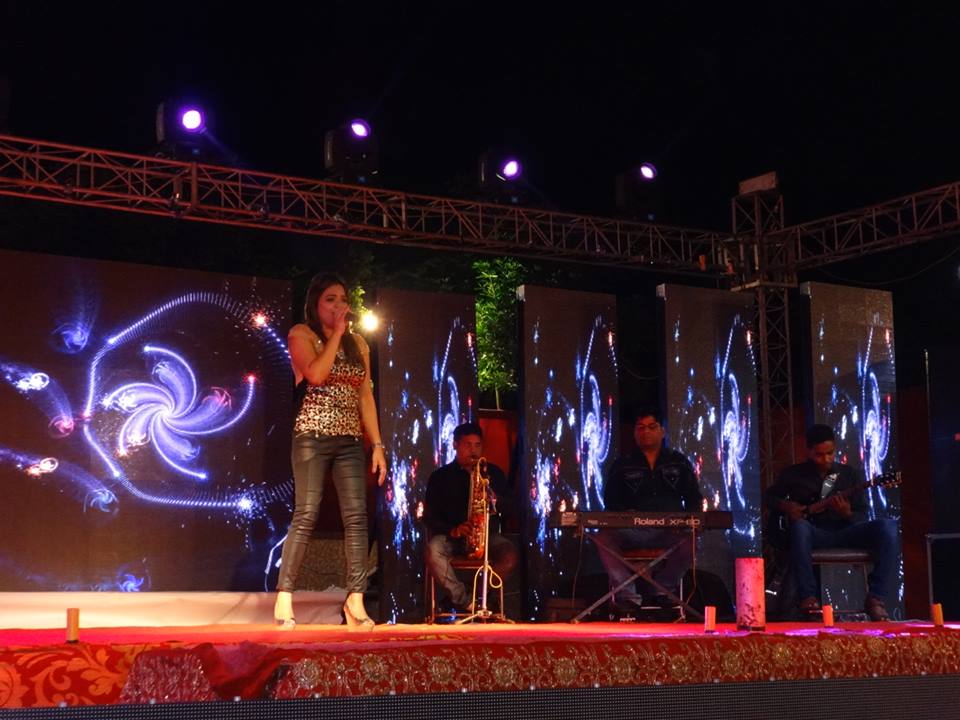 best live band with girl udaipur